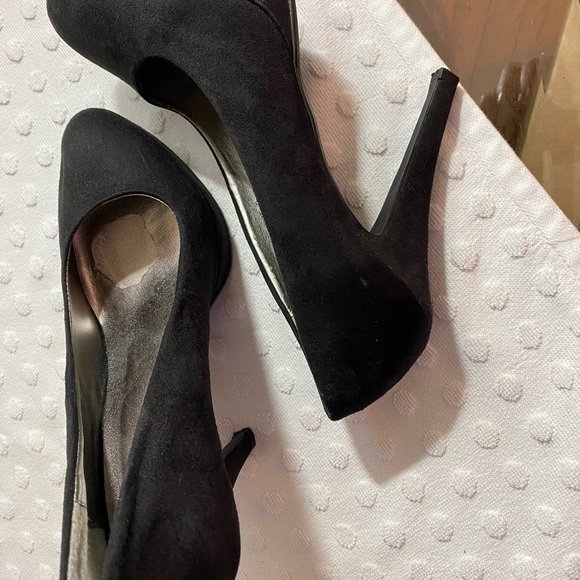 MAURICES Black Suede Platform pump - Picture 15 of 16